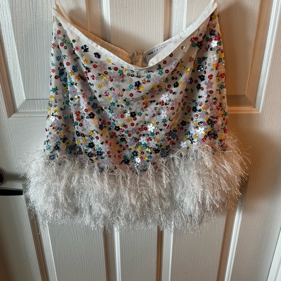 Asos Edition ditsy floral sequin crop top and matching skirt with feather trim - Picture 4 of 5
